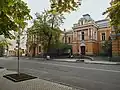 2 Bank Street