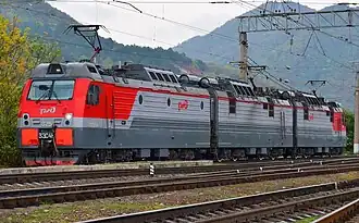 3ES4K locomotive has pantographs on all three units, including a B-unit