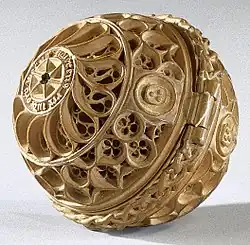 Prayer nut case with tracery, attributed to Adam Dircksz, c. 1500–1530. Rijksmuseum, Amsterdam[19]