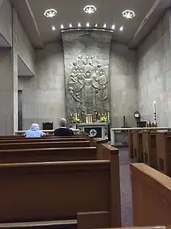 Side chapel with Blessed Sacrament