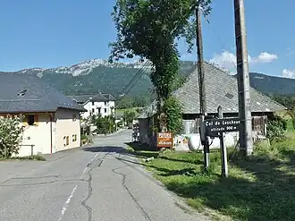 The Col de Leschaux 900&nbsp;m (3,000&nbsp;ft)