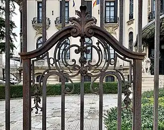 Detail of that smaller gate of the palace