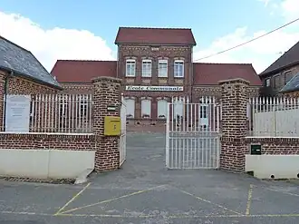 The town hall and school of Dohem