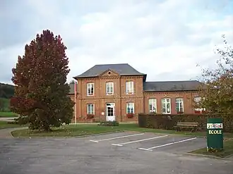 The town hall in Perruel
