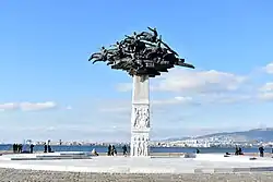 Image of Gündoğdu Square and a statue