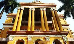 Kathgola Palace : The palace and garden at Kathgola were built by Dhanpat Singh Dugar and Lakshmipat Singh Dugar in 1873. It is now a museum.[41][42]