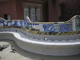 Ergonomic serpentine bench