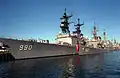 JS Asayuki and USS&nbsp;Ingersoll at Pearl Harbor on 1 February 1988.