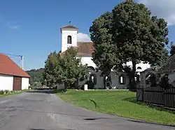 Chapel of Saint Margaret with the remnants of the monastery guest house