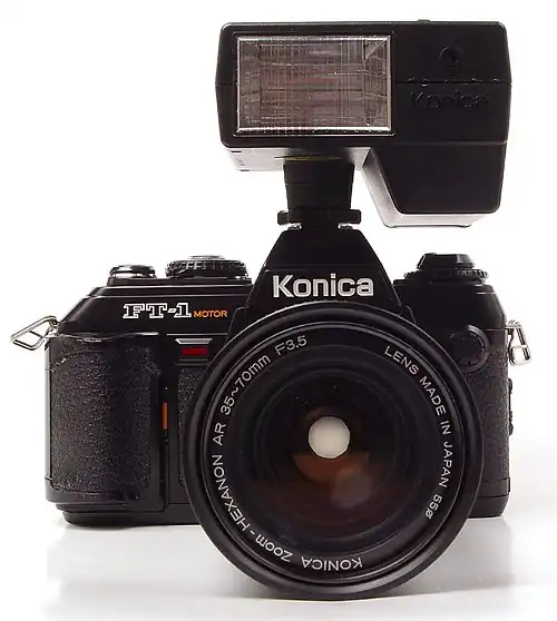 Zoom Hexanon 3.5/35–70&nbsp;mm (and flash X-24)