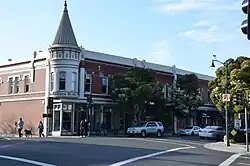 La Cañada Building in April 2016