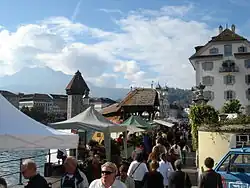 The crowded Rathausquai