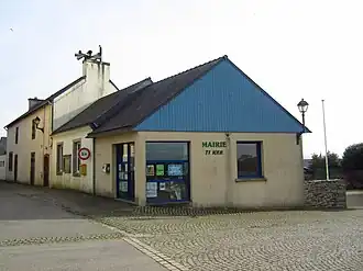 The town hall in Tréflévénez
