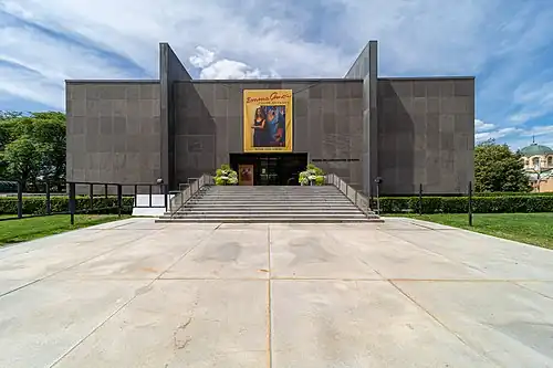 Munson-Williams-Proctor Arts Institute in Utica, New York (1960)[30]