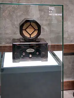 R-31 tube radio