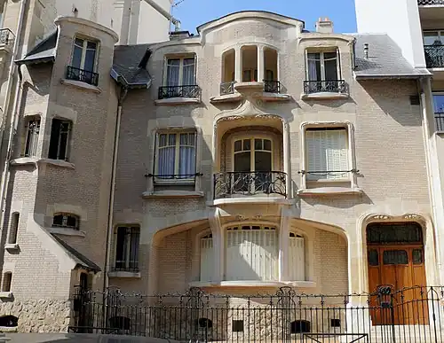 Hôtel Mezzara (1910–1911), exterior view.