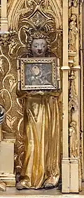 Detail of the right-hand angel in the central panel, with biblical figures in niches horizontally along the right border