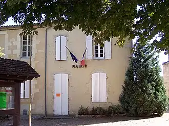 The town hall in Saint-Vivien-de-Monségur