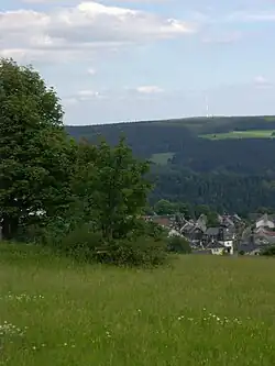View of Schnett, the Grendel (787&nbsp;m) and the Bleßberg (866,9&nbsp;m, antenna)