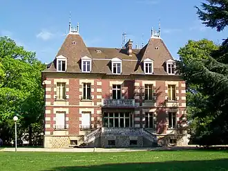 The town hall of Survilliers