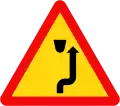 246c: Median strip ahead - pass on right side